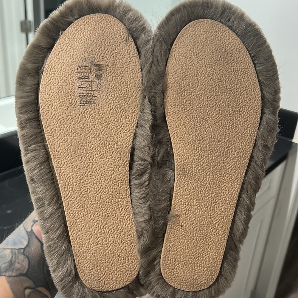 Fuzzy slipper - Picture 3 of 3